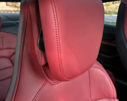 Белый Порше Тайкан, объемом двигателя 0 л и пробегом 40 тыс. км за 67000 $, фото 25 на Automoto.ua