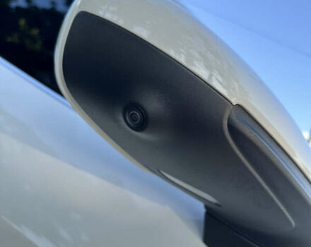 Белый Порше Тайкан, объемом двигателя 0 л и пробегом 40 тыс. км за 67000 $, фото 16 на Automoto.ua