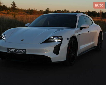 Белый Порше Тайкан, объемом двигателя 0 л и пробегом 29 тыс. км за 75800 $, фото 1 на Automoto.ua