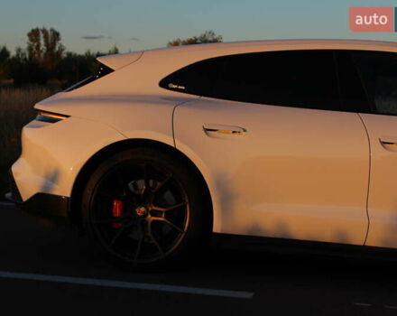 Белый Порше Тайкан, объемом двигателя 0 л и пробегом 29 тыс. км за 75800 $, фото 14 на Automoto.ua