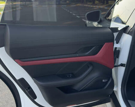 Белый Порше Тайкан, объемом двигателя 0 л и пробегом 40 тыс. км за 67000 $, фото 29 на Automoto.ua