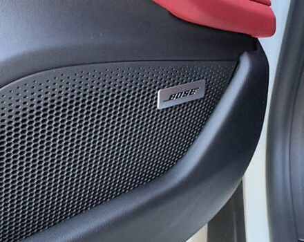 Белый Порше Тайкан, объемом двигателя 0 л и пробегом 40 тыс. км за 67000 $, фото 35 на Automoto.ua