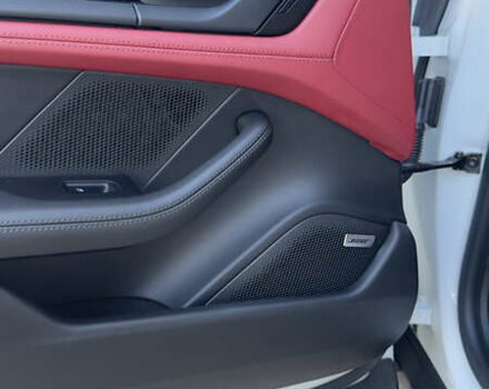 Белый Порше Тайкан, объемом двигателя 0 л и пробегом 40 тыс. км за 67000 $, фото 30 на Automoto.ua