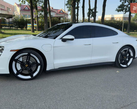 Белый Порше Тайкан, объемом двигателя 0 л и пробегом 40 тыс. км за 67000 $, фото 3 на Automoto.ua