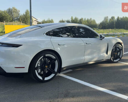 Белый Порше Тайкан, объемом двигателя 0 л и пробегом 40 тыс. км за 67000 $, фото 9 на Automoto.ua