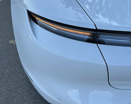 Белый Порше Тайкан, объемом двигателя 0 л и пробегом 40 тыс. км за 67000 $, фото 12 на Automoto.ua