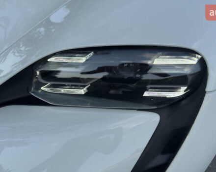 Белый Порше Тайкан, объемом двигателя 0 л и пробегом 40 тыс. км за 67000 $, фото 11 на Automoto.ua