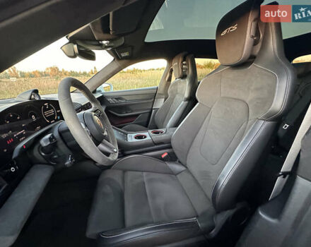 Белый Порше Тайкан, объемом двигателя 0 л и пробегом 29 тыс. км за 75800 $, фото 39 на Automoto.ua