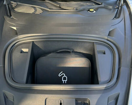 Белый Порше Тайкан, объемом двигателя 0 л и пробегом 40 тыс. км за 67000 $, фото 61 на Automoto.ua