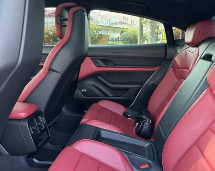 Белый Порше Тайкан, объемом двигателя 0 л и пробегом 40 тыс. км за 67000 $, фото 23 на Automoto.ua