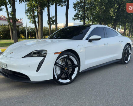 Белый Порше Тайкан, объемом двигателя 0 л и пробегом 40 тыс. км за 67000 $, фото 2 на Automoto.ua