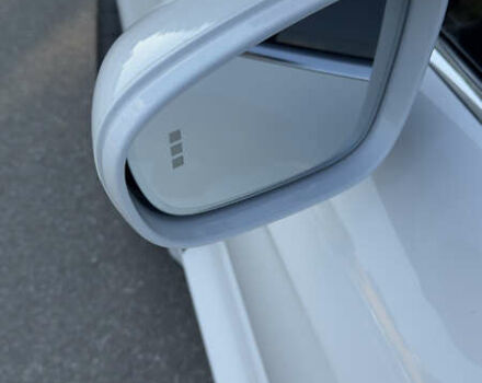 Белый Порше Тайкан, объемом двигателя 0 л и пробегом 40 тыс. км за 67000 $, фото 18 на Automoto.ua