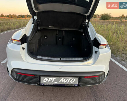 Белый Порше Тайкан, объемом двигателя 0 л и пробегом 29 тыс. км за 75800 $, фото 29 на Automoto.ua
