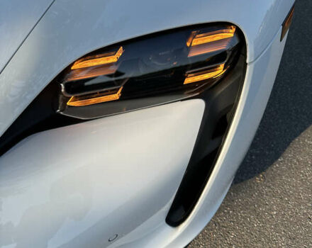 Белый Порше Тайкан, объемом двигателя 0 л и пробегом 40 тыс. км за 67000 $, фото 14 на Automoto.ua