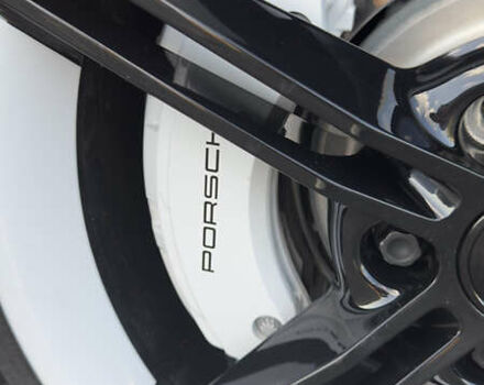 Белый Порше Тайкан, объемом двигателя 0 л и пробегом 40 тыс. км за 67000 $, фото 5 на Automoto.ua