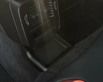 Белый Порше Тайкан, объемом двигателя 0 л и пробегом 40 тыс. км за 67000 $, фото 31 на Automoto.ua