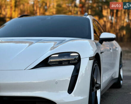 Белый Порше Тайкан, объемом двигателя 0 л и пробегом 33 тыс. км за 75500 $, фото 19 на Automoto.ua