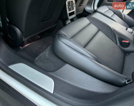 Белый Порше Тайкан, объемом двигателя 0 л и пробегом 33 тыс. км за 75500 $, фото 73 на Automoto.ua