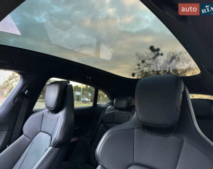 Белый Порше Тайкан, объемом двигателя 0 л и пробегом 33 тыс. км за 75500 $, фото 47 на Automoto.ua