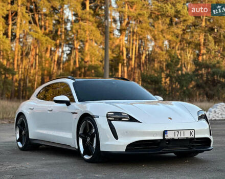 Белый Порше Тайкан, объемом двигателя 0 л и пробегом 33 тыс. км за 75500 $, фото 9 на Automoto.ua