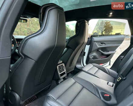 Белый Порше Тайкан, объемом двигателя 0 л и пробегом 33 тыс. км за 75500 $, фото 71 на Automoto.ua