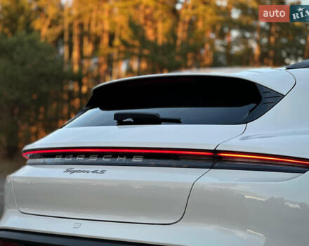 Белый Порше Тайкан, объемом двигателя 0 л и пробегом 33 тыс. км за 75500 $, фото 7 на Automoto.ua