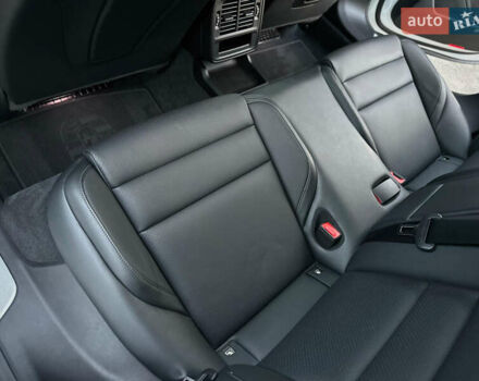 Белый Порше Тайкан, объемом двигателя 0 л и пробегом 33 тыс. км за 75500 $, фото 64 на Automoto.ua