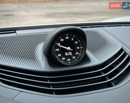 Белый Порше Тайкан, объемом двигателя 0 л и пробегом 33 тыс. км за 75500 $, фото 85 на Automoto.ua