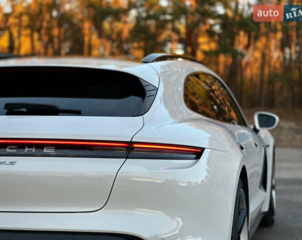 Белый Порше Тайкан, объемом двигателя 0 л и пробегом 33 тыс. км за 75500 $, фото 29 на Automoto.ua