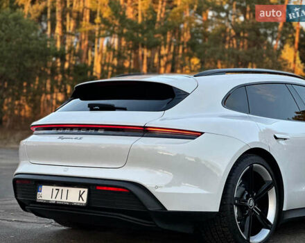 Белый Порше Тайкан, объемом двигателя 0 л и пробегом 33 тыс. км за 75500 $, фото 27 на Automoto.ua