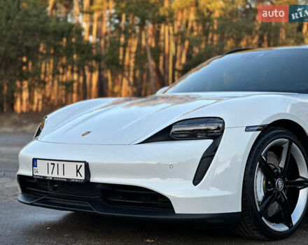 Белый Порше Тайкан, объемом двигателя 0 л и пробегом 33 тыс. км за 75500 $, фото 14 на Automoto.ua
