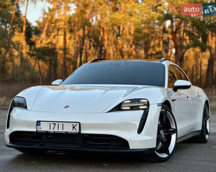 Белый Порше Тайкан, объемом двигателя 0 л и пробегом 33 тыс. км за 75500 $, фото 4 на Automoto.ua