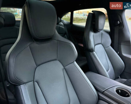 Белый Порше Тайкан, объемом двигателя 0 л и пробегом 33 тыс. км за 75500 $, фото 56 на Automoto.ua