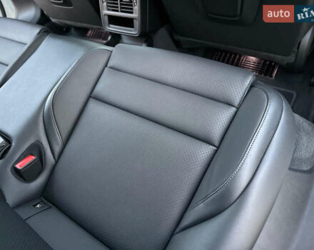 Белый Порше Тайкан, объемом двигателя 0 л и пробегом 33 тыс. км за 75500 $, фото 67 на Automoto.ua