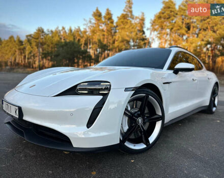 Белый Порше Тайкан, объемом двигателя 0 л и пробегом 33 тыс. км за 75500 $, фото 3 на Automoto.ua