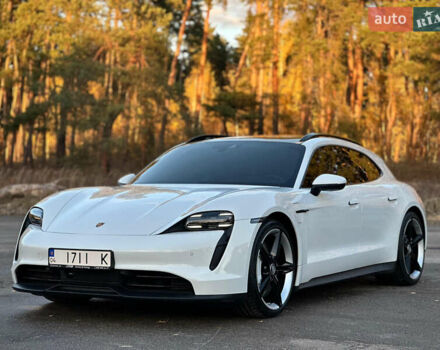 Белый Порше Тайкан, объемом двигателя 0 л и пробегом 33 тыс. км за 75500 $, фото 1 на Automoto.ua