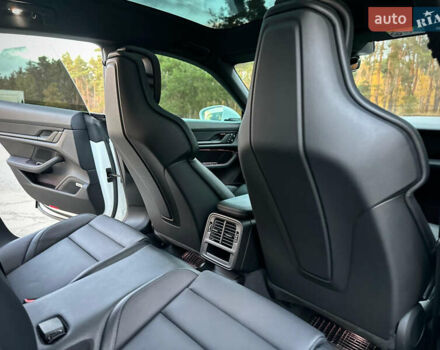 Белый Порше Тайкан, объемом двигателя 0 л и пробегом 33 тыс. км за 75500 $, фото 79 на Automoto.ua