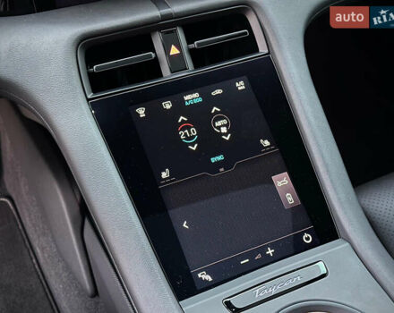 Белый Порше Тайкан, объемом двигателя 0 л и пробегом 33 тыс. км за 75500 $, фото 84 на Automoto.ua