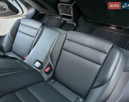 Белый Порше Тайкан, объемом двигателя 0 л и пробегом 33 тыс. км за 75500 $, фото 72 на Automoto.ua