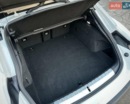 Белый Порше Тайкан, объемом двигателя 0 л и пробегом 33 тыс. км за 75500 $, фото 33 на Automoto.ua