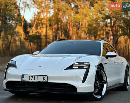 Белый Порше Тайкан, объемом двигателя 0 л и пробегом 33 тыс. км за 75500 $, фото 21 на Automoto.ua