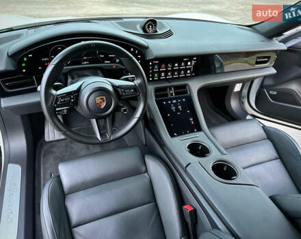 Белый Порше Тайкан, объемом двигателя 0 л и пробегом 33 тыс. км за 75500 $, фото 46 на Automoto.ua