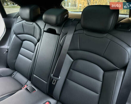 Белый Порше Тайкан, объемом двигателя 0 л и пробегом 33 тыс. км за 75500 $, фото 69 на Automoto.ua