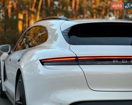Белый Порше Тайкан, объемом двигателя 0 л и пробегом 33 тыс. км за 75500 $, фото 31 на Automoto.ua