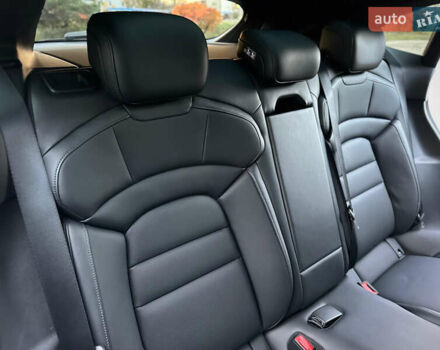 Белый Порше Тайкан, объемом двигателя 0 л и пробегом 33 тыс. км за 75500 $, фото 77 на Automoto.ua