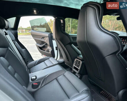 Белый Порше Тайкан, объемом двигателя 0 л и пробегом 33 тыс. км за 75500 $, фото 81 на Automoto.ua