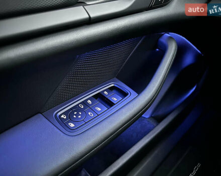 Белый Порше Тайкан, объемом двигателя 0 л и пробегом 33 тыс. км за 75500 $, фото 94 на Automoto.ua