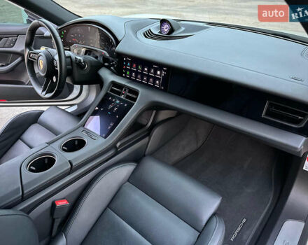 Белый Порше Тайкан, объемом двигателя 0 л и пробегом 33 тыс. км за 75500 $, фото 49 на Automoto.ua
