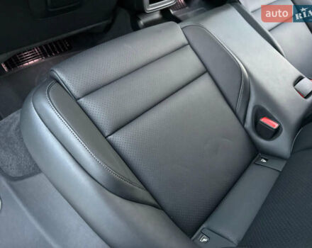 Белый Порше Тайкан, объемом двигателя 0 л и пробегом 33 тыс. км за 75500 $, фото 65 на Automoto.ua