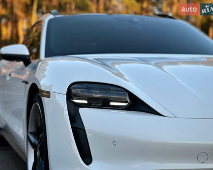 Белый Порше Тайкан, объемом двигателя 0 л и пробегом 33 тыс. км за 75500 $, фото 5 на Automoto.ua